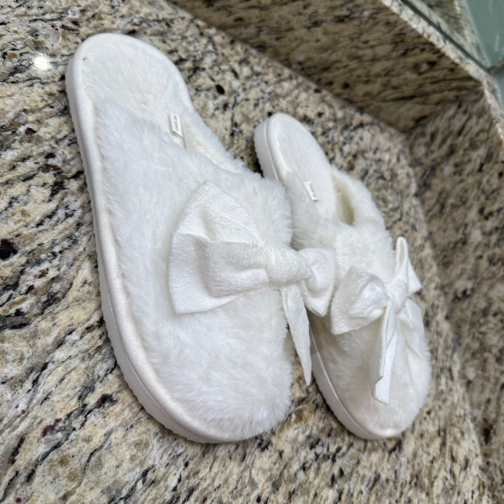 Cozy‎ White Fur Slippers